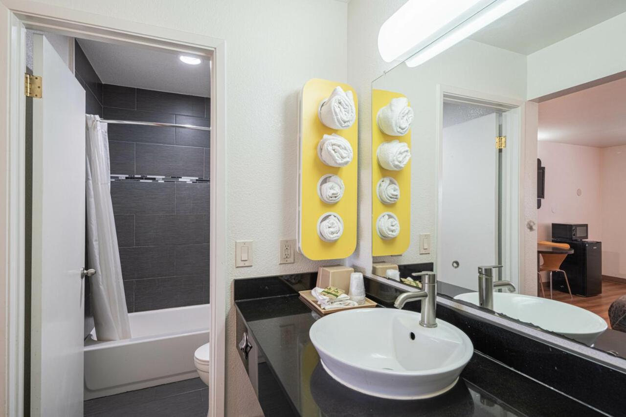 Coastal Valley Inn Castroville Εξωτερικό φωτογραφία