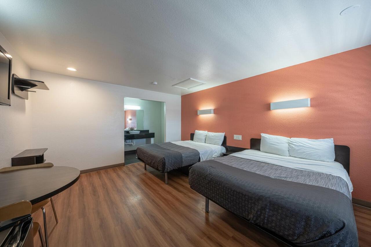 Coastal Valley Inn Castroville Εξωτερικό φωτογραφία