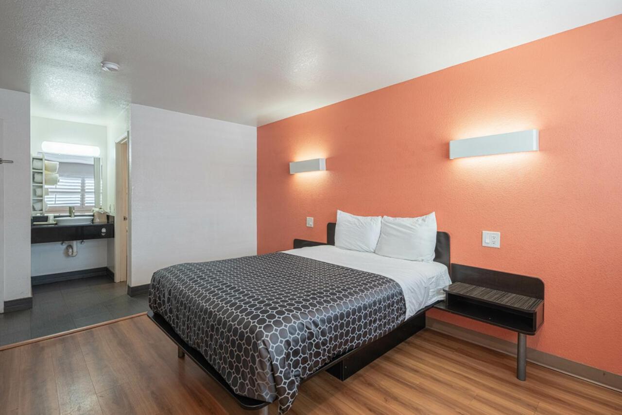 Coastal Valley Inn Castroville Εξωτερικό φωτογραφία