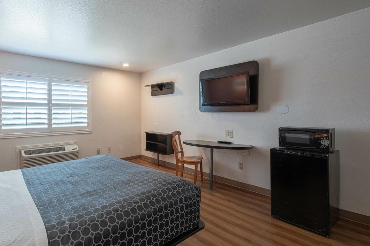 Coastal Valley Inn Castroville Εξωτερικό φωτογραφία