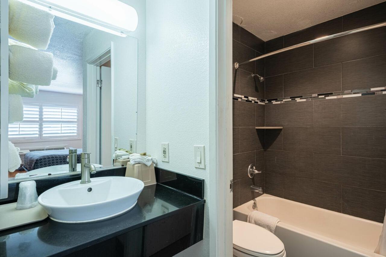 Coastal Valley Inn Castroville Εξωτερικό φωτογραφία