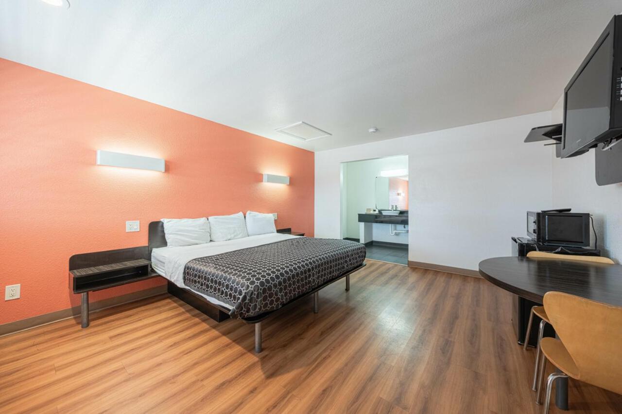 Coastal Valley Inn Castroville Εξωτερικό φωτογραφία