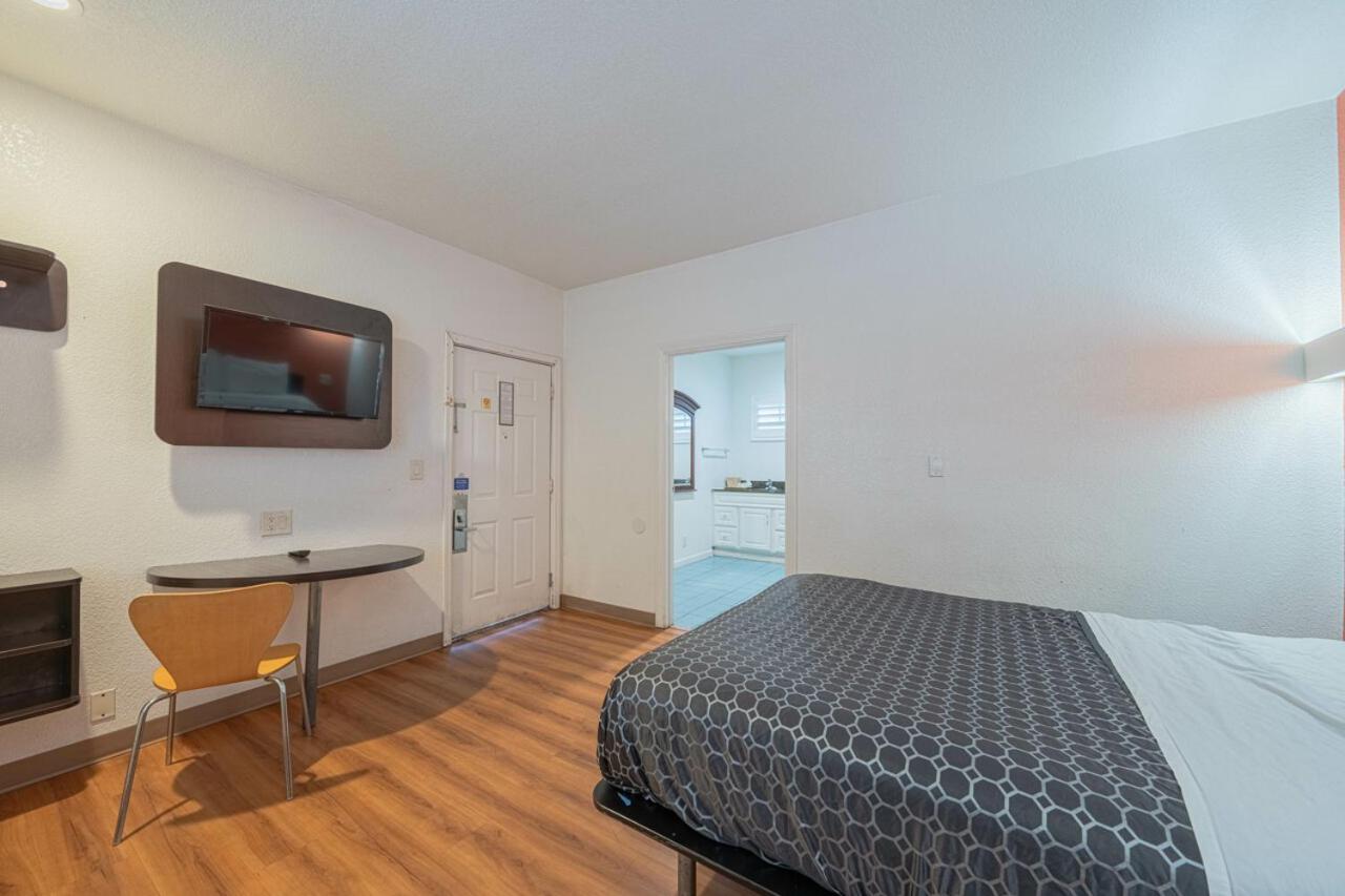 Coastal Valley Inn Castroville Εξωτερικό φωτογραφία