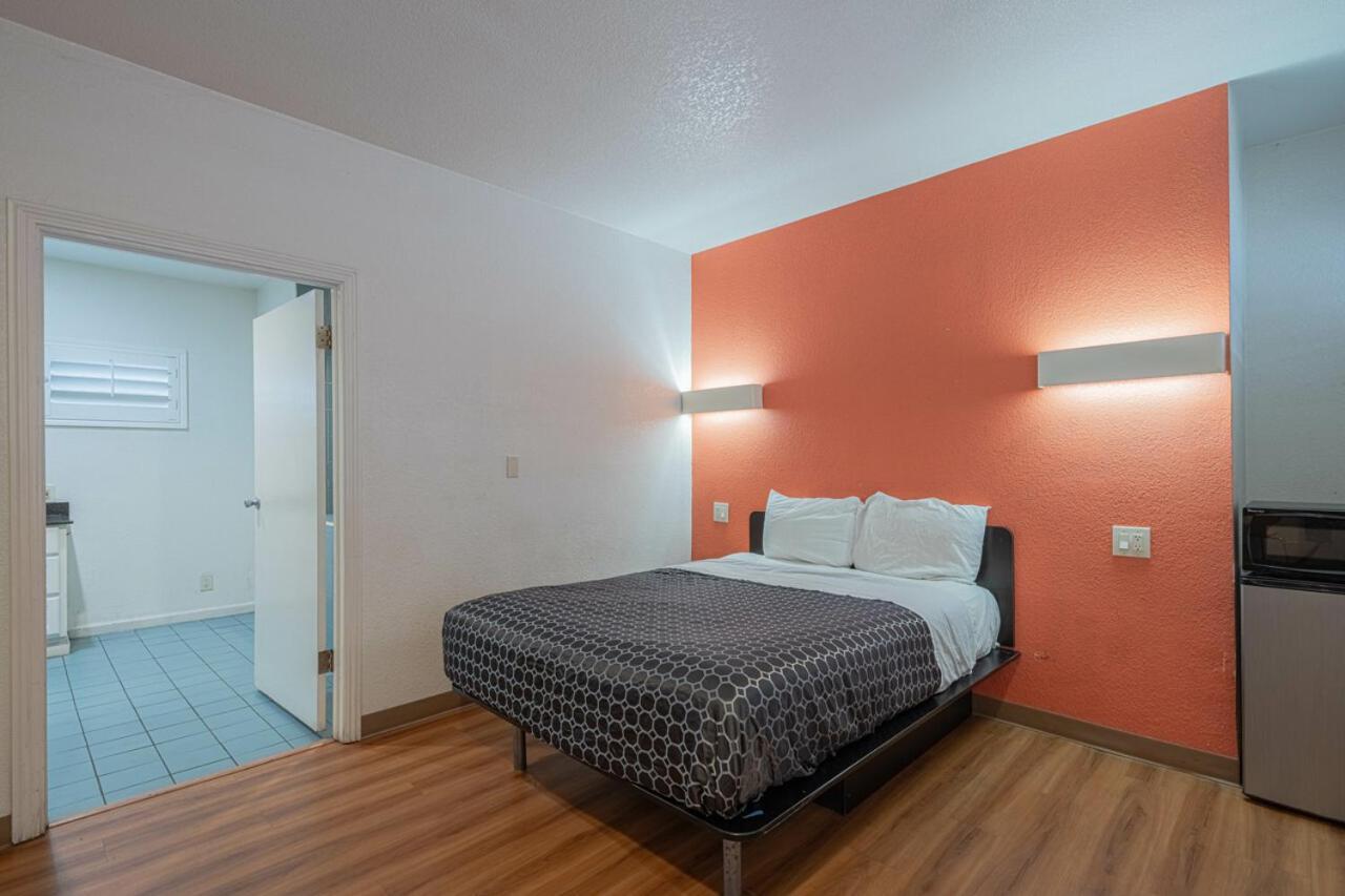 Coastal Valley Inn Castroville Εξωτερικό φωτογραφία