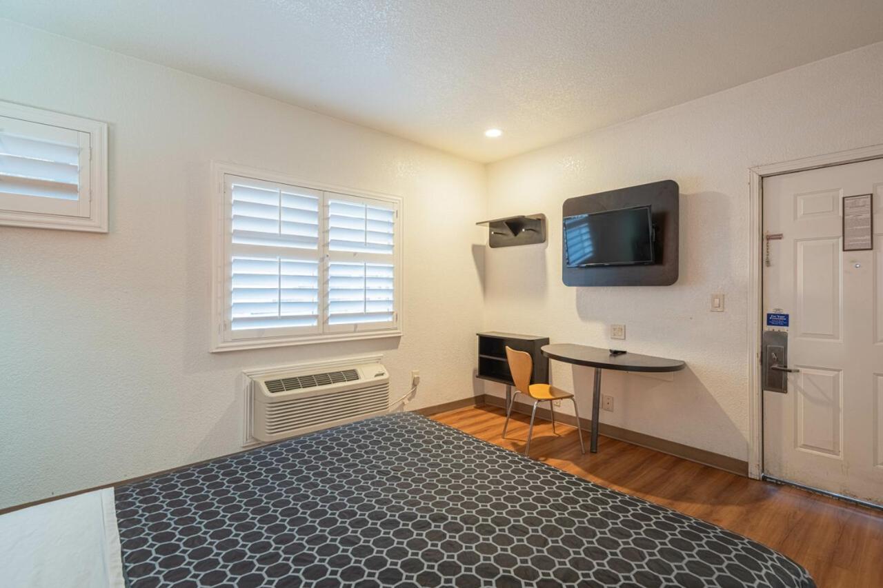 Coastal Valley Inn Castroville Εξωτερικό φωτογραφία